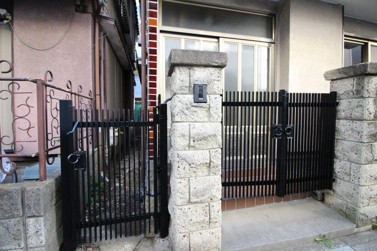 門扉（横も）塗装、ＴＶモニター付インターホン設置