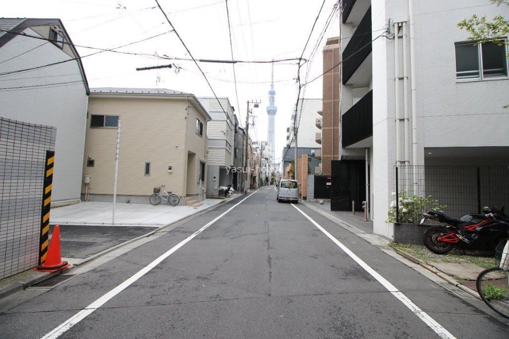 折田駐車場 8mの一方通行の道路に面しています かつ角地です