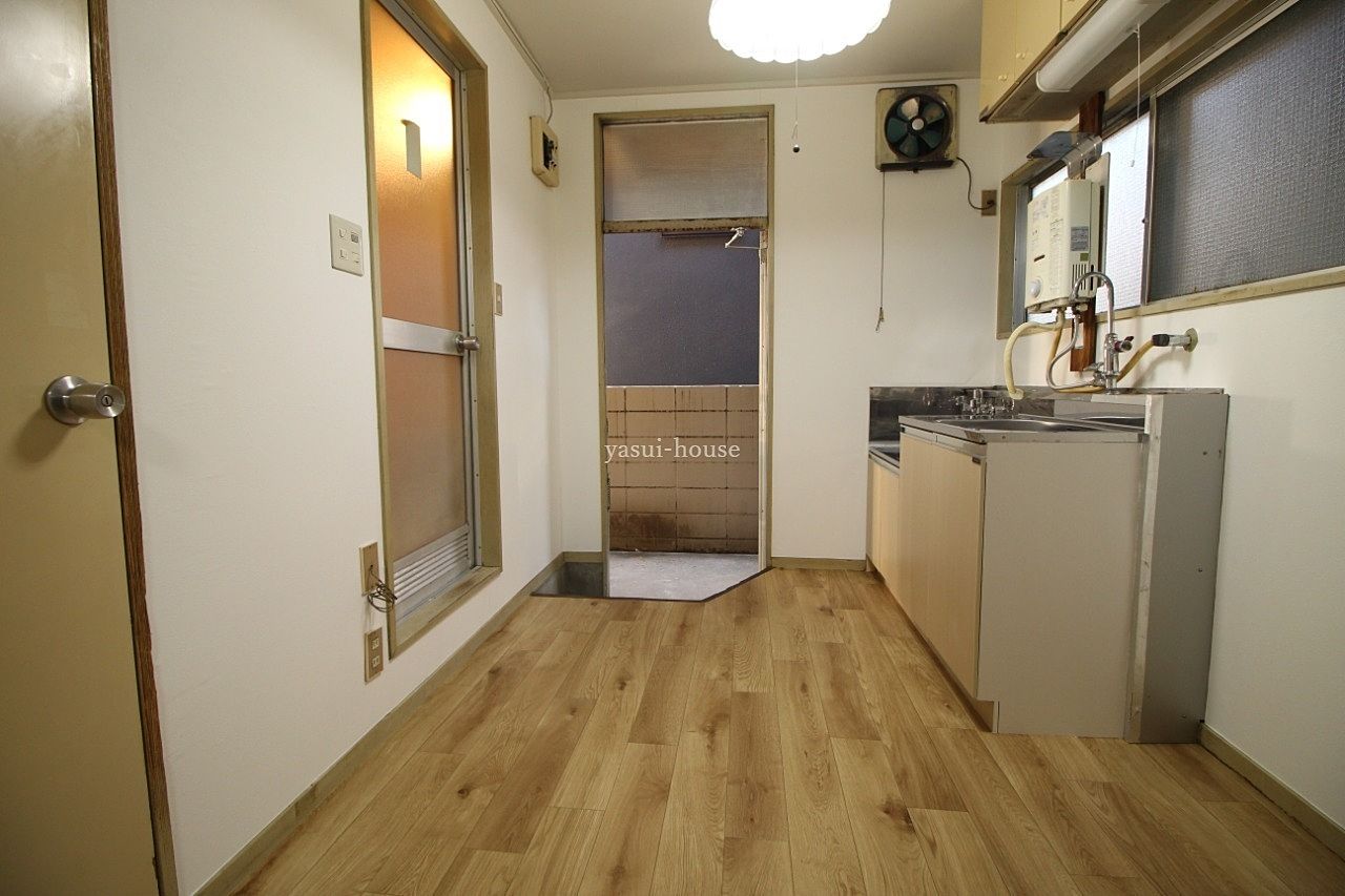 台所の壁・床（CF）張替