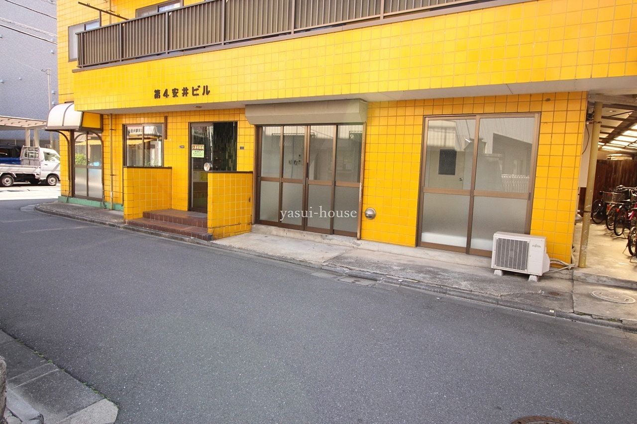 第4安井ビル1階 西側道路