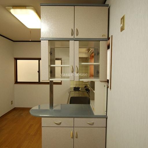 東向島2-45貸家<3階建> 2階DK カウンター付食器棚