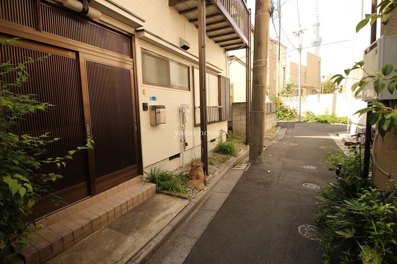 東向島2-45貸家<3階建> 前面道路