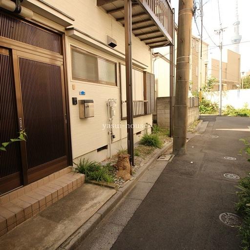 東向島2-45貸家<3階建> 前面道路